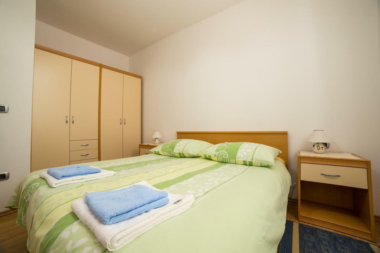 Apartment Apartment *